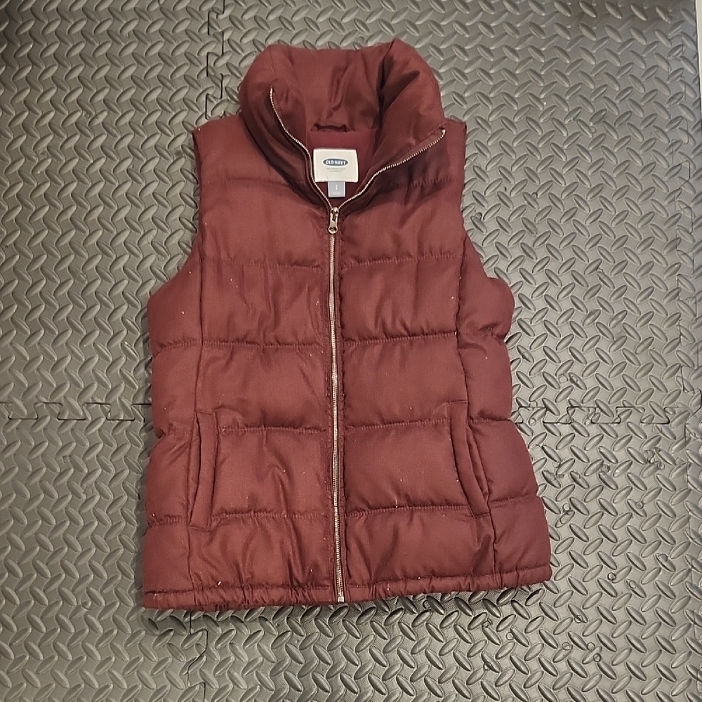 Old Navy Maroon Puffer Vest Petite